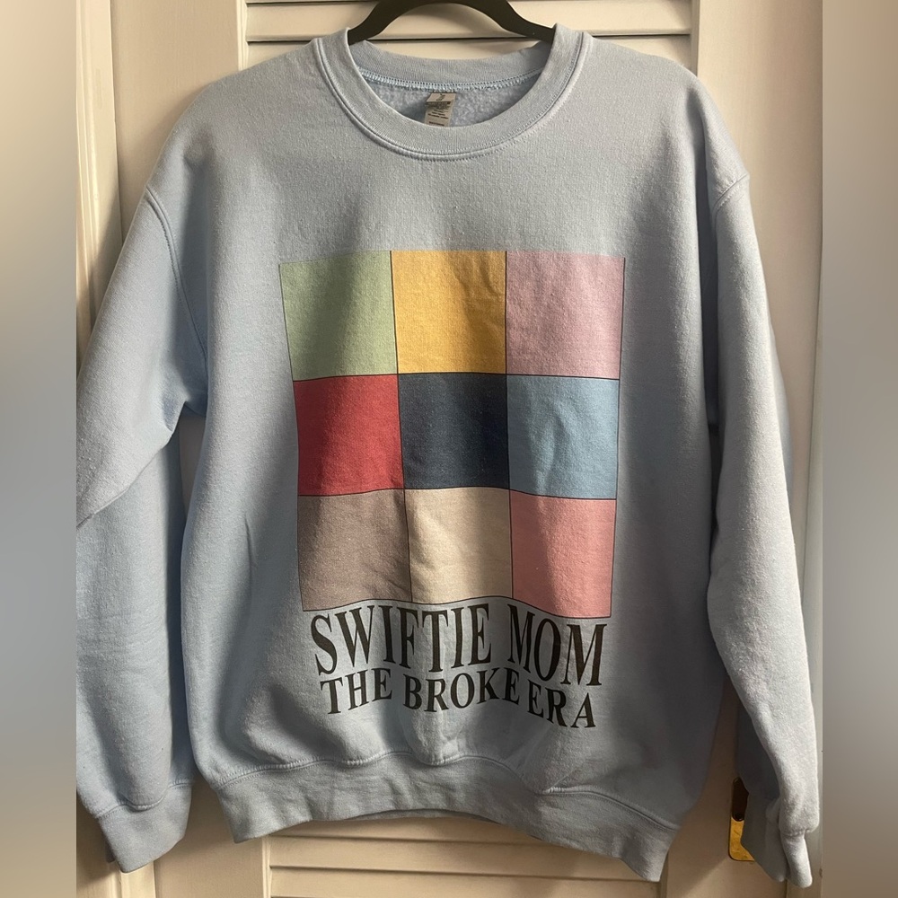 “Swiftie Mom The Broke Era” Sweatshirt Size Medium TayTay Taylor Travis Kelce